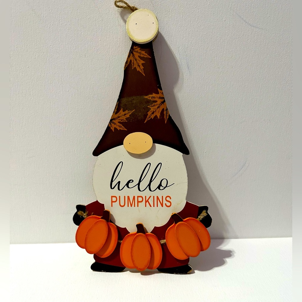 NWT- Hanging Wall Fall Decor Gnome With Pumpkins 🎃🍂